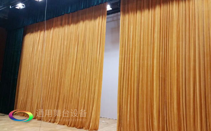 舞臺大幕舞臺阻燃幕布m.prettyshare.cn、二、三道幕等分割表演區(qū)域，移換場景不間斷