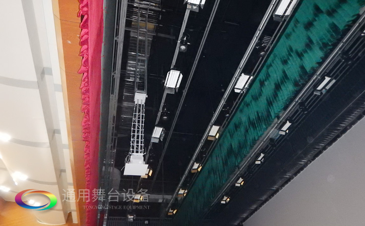 裝飾炫麗舞臺，提升演出效果！通用舞臺教您一圖看懂舞臺阻燃幕布