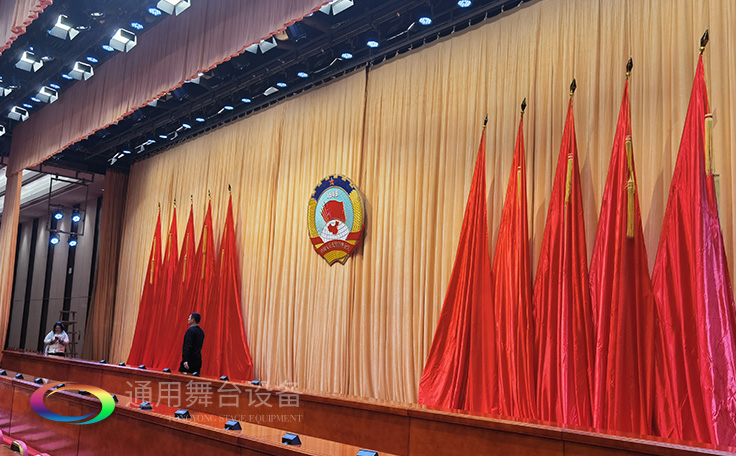 專注舞臺(tái)阻燃幕布、舞臺(tái)機(jī)械，源頭生產(chǎn)廠家！因?yàn)閷I(yè)，所以放心！