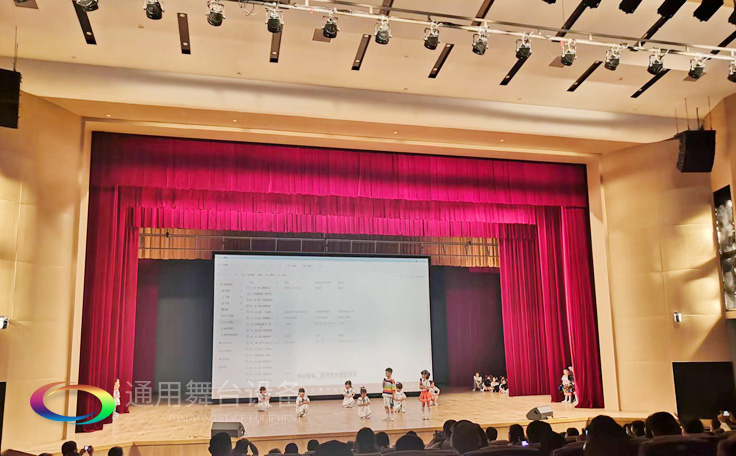 南京某戲劇院對開阻燃幕布、舞臺音響、燈光吊桿項目完工及試運營