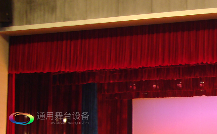 舞臺(tái)劇場(chǎng)布置一套完整的舞臺(tái)阻燃幕布需要幾層？