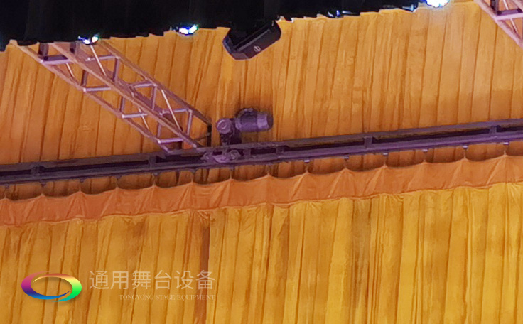 舞臺阻燃幕布除了有效阻燃，還有哪些作用性能？